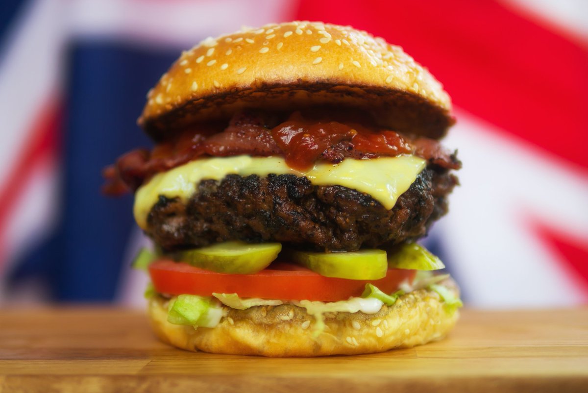British-style burgers are incredible.  Gotta love that cheddar and smoked bacon goodness! 🥓🧀🍔 #burger #GB #baconcheeseburger #queenelizabeth