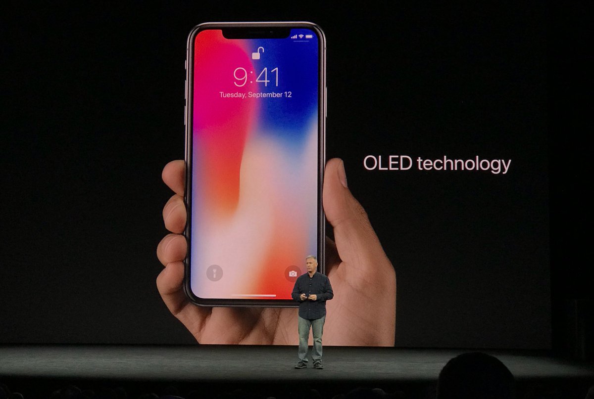 LanceUlanoff's tweet photo. As, expected the edge-to-edge Super Retina 5.8-inch OLED display has no home button. #AppleEvent https://t.co/eoWsWfzjjk