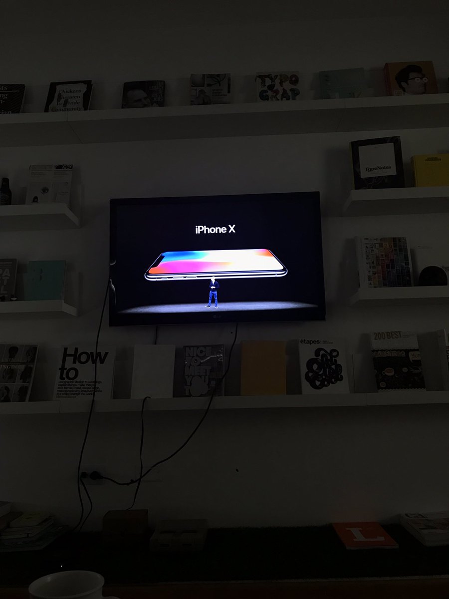 wenz182's tweet photo. #iphonex is here https://t.co/IaVFVkKouP