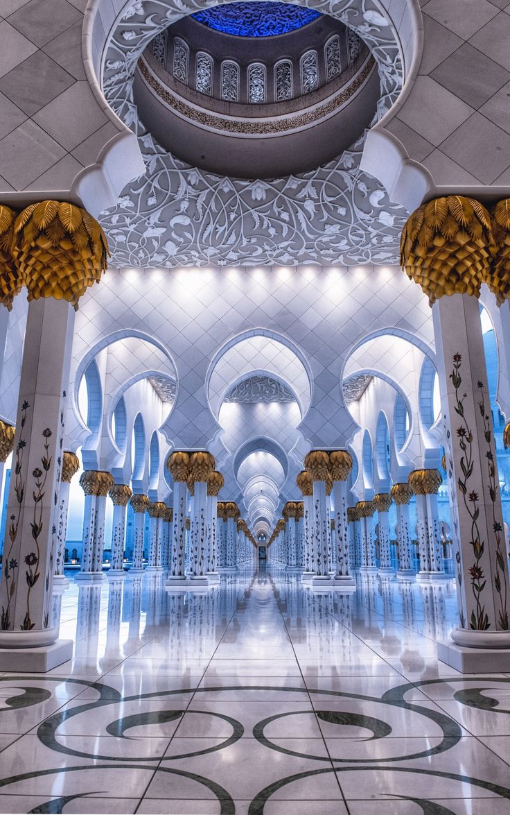 IslamSciFi's tweet photo. Inside the Sheikh Zayed Mosque in Abu Dhabi #Mosque #EpicMosque https://t.co/fkIHxGhjnP