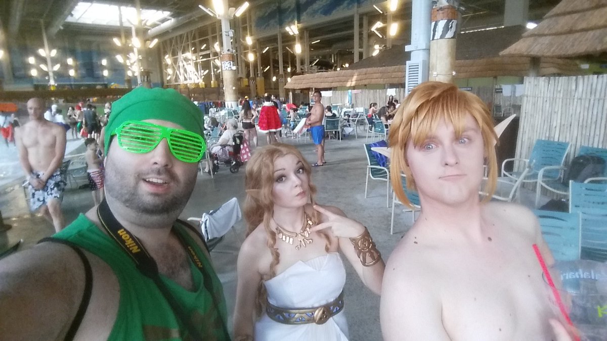 Douche_Link's tweet photo. Chillin at the pool with mah cuz and his gurl, havin drinks and bein cool😎
#PoolParty #LegendOfZelda #swag #colossalconeast #triforce https://t.co/KfUwHQMCcZ