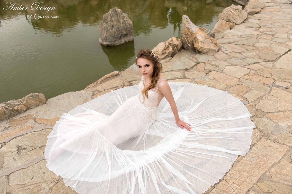 S2BrideCanada's tweet photo. Wanna to be a CHIC bride? https://t.co/MhJfbrrBQO