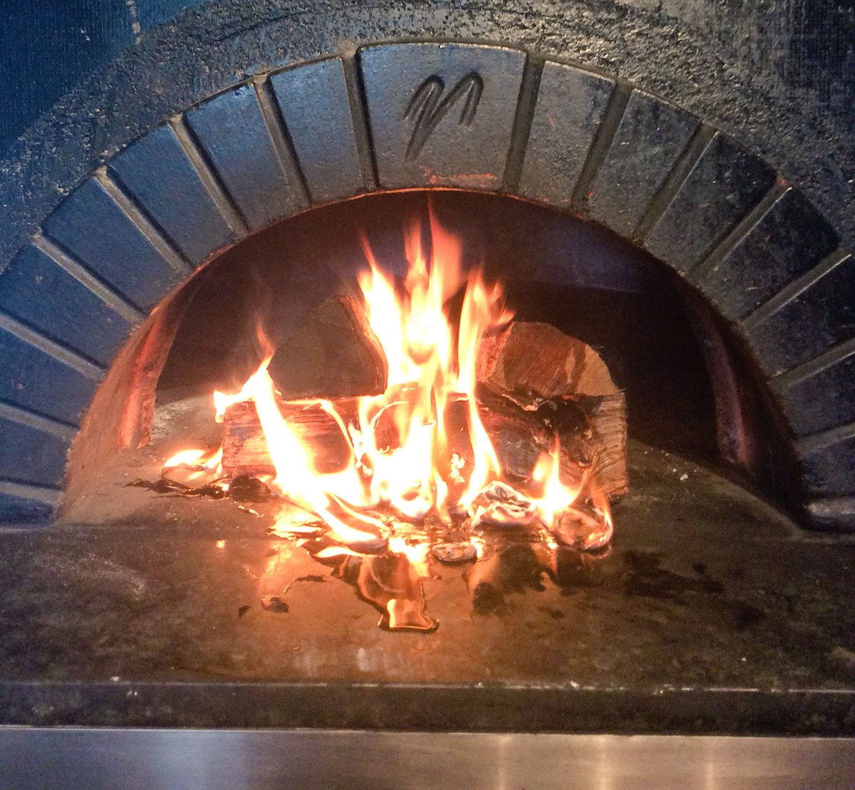 oceanokitchen's tweet photo. Oven fired up, power back on and ready to open for dinner tonight! #yeahforpower #pizza #coldbeer #lantana #palmbeachfood https://t.co/JYJr60vHiI