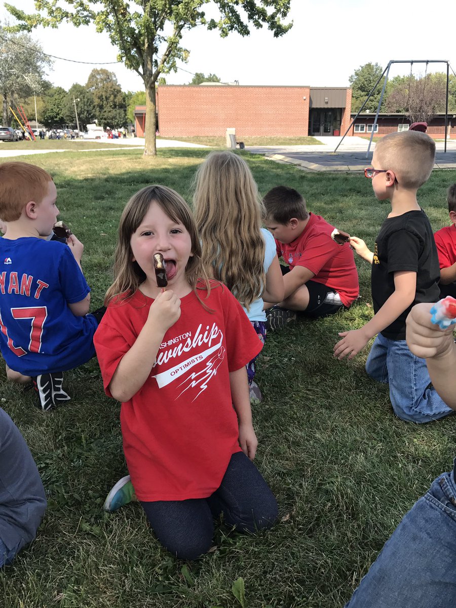becca_droll's tweet photo. Ending the day with a sweet surprise and delight🍦#mphawks https://t.co/dUjA20aoiR