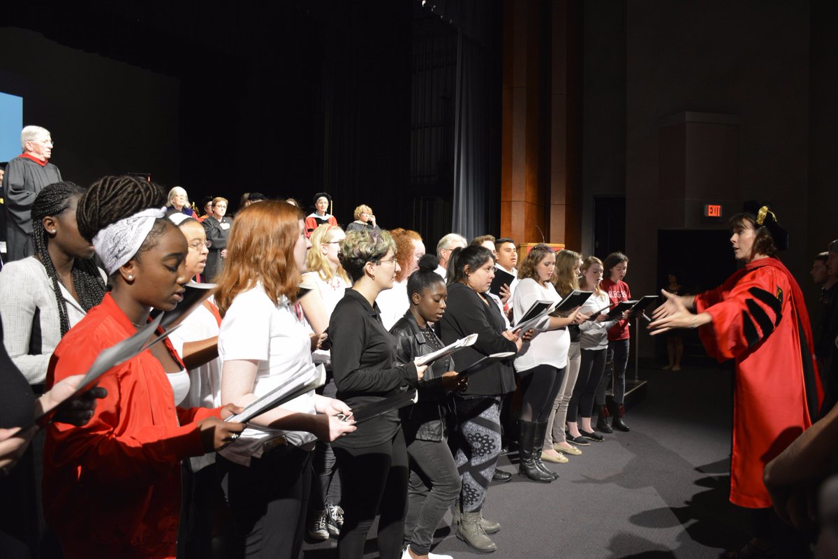 RegisCollege_MA's tweet photo. Thoughtful words from SGA prez, a glee performance, powerful @regisministry theme, reading the creed and more at #RegisConvocation! https://t.co/1EkRppDbwf
