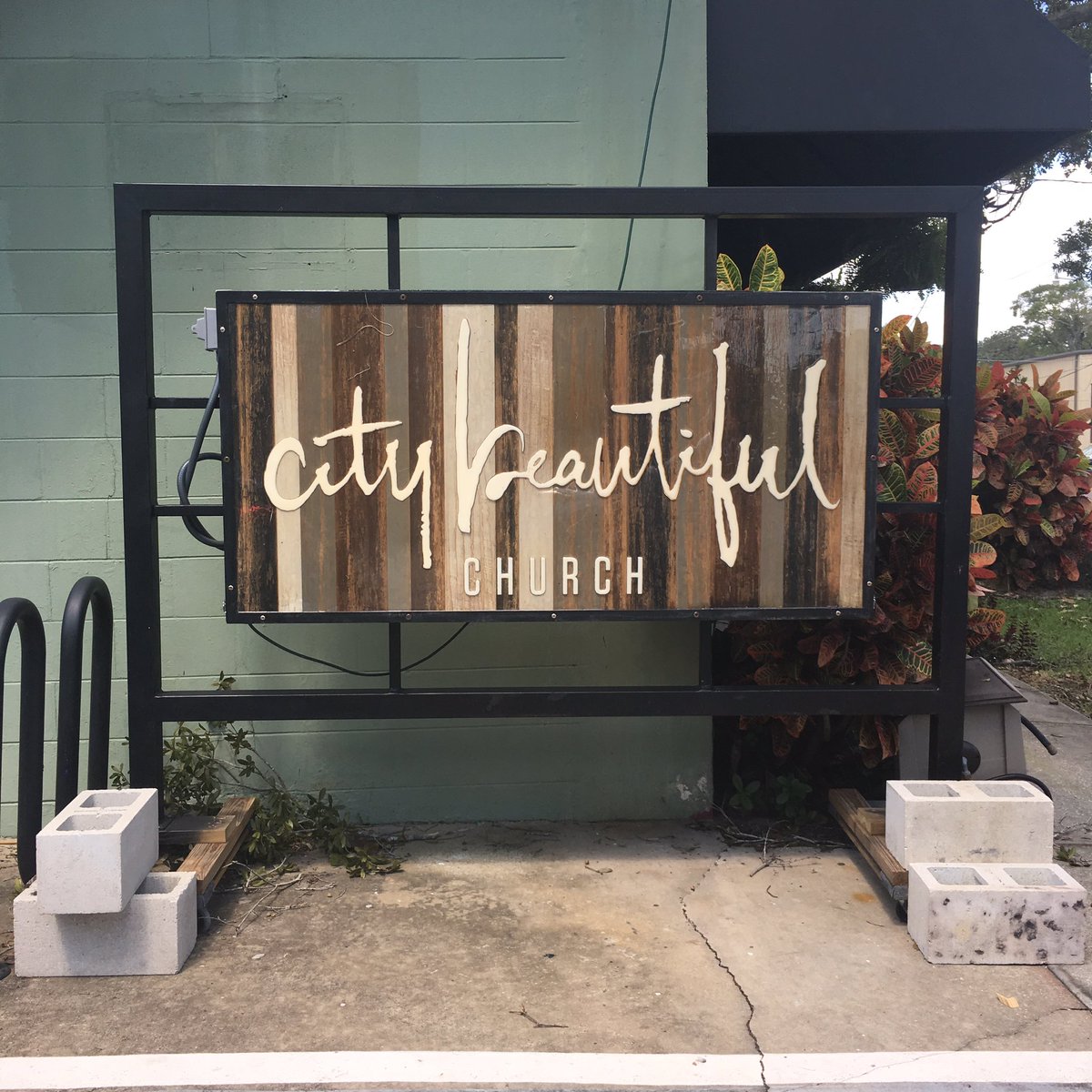 CityBeautifulCh's tweet photo. We have power, A/C, and internet in our building and are opening it up for you to use until 10 tonight. https://t.co/E4m4GWDrkh