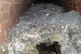 CBCAlerts's tweet image. Monstrous 'fatberg' blocking London sewer. Congealed rock-hard blob of fat, wet wipes, diapers is 250M long, 3.5M deep, weighs 130 tonnes,