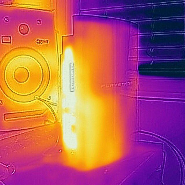 EverydayThermal's tweet photo. Hooked up my #PS3 for #VideoGamesDay and didn't realize how hot it runs. #thermal #flir #sony #thermal #playstation #Gaming #console https://t.co/nOvNvBjMwp