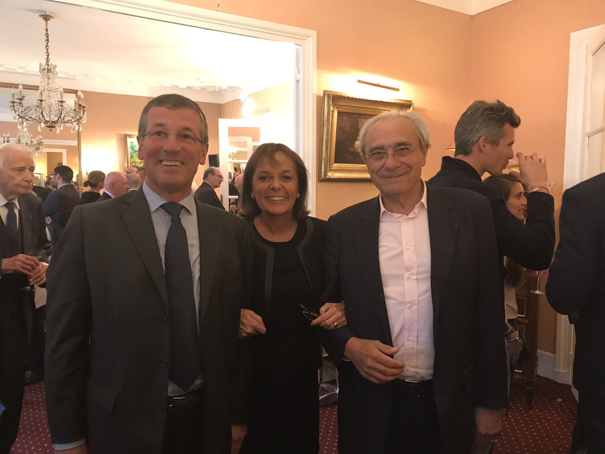 brigitte_kuster's tweet photo. #Remontada de la 4ème circonscription de Paris fêtée ce soir avec tous ceux qui se sont donnés à fond ds une magnifique campagne. #Merci 😊👏🏼 https://t.co/VzIXlU11Q6