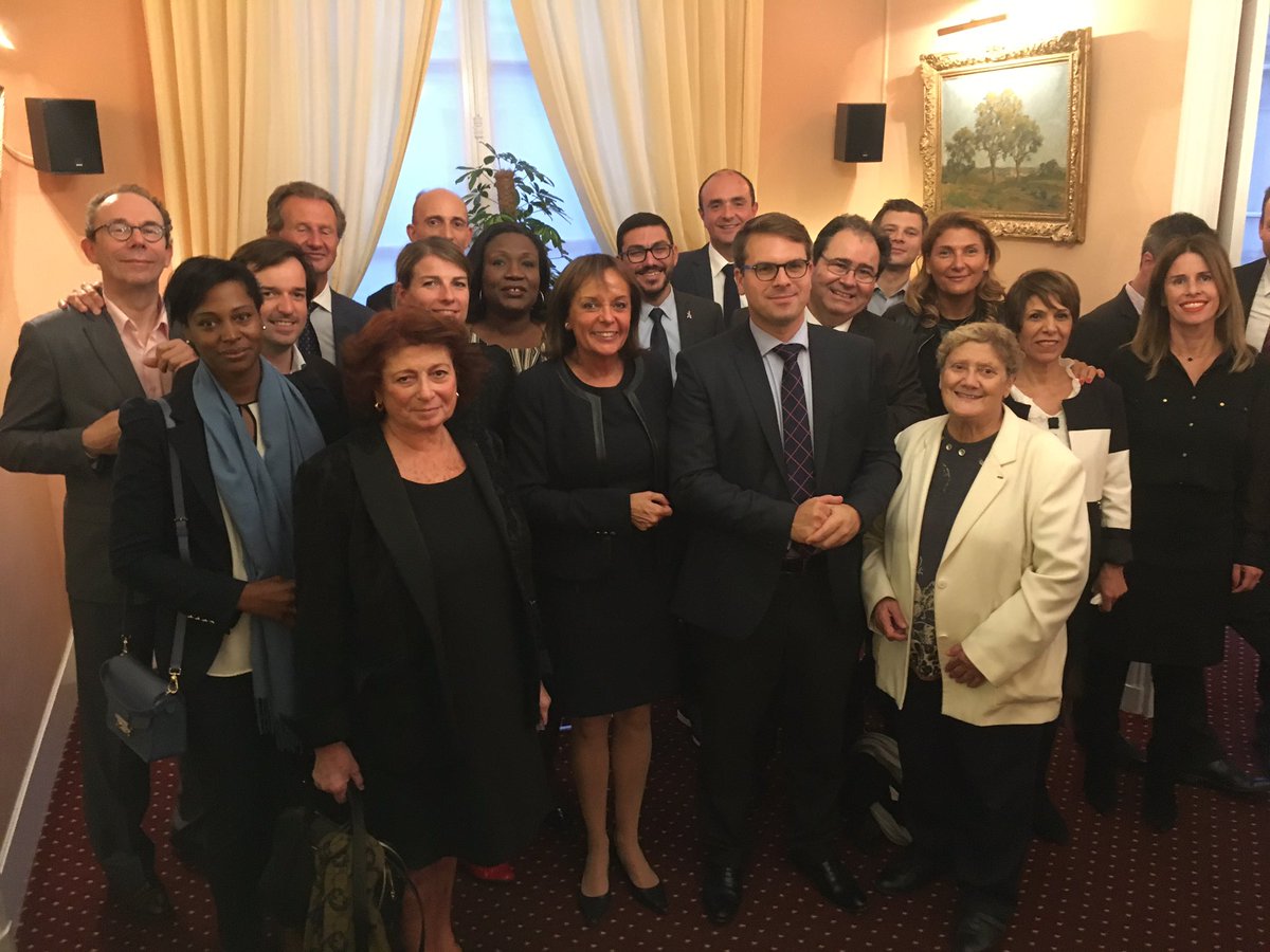 brigitte_kuster's tweet photo. #Remontada de la 4ème circonscription de Paris fêtée ce soir avec tous ceux qui se sont donnés à fond ds une magnifique campagne. #Merci 😊👏🏼 https://t.co/VzIXlU11Q6