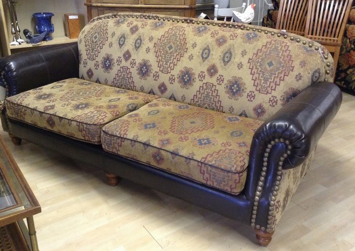 BeThrough's tweet photo. Leather and fabric sofa #livingroomfurniture #leathersofa ##sofa https://t.co/aBSbqma4g7