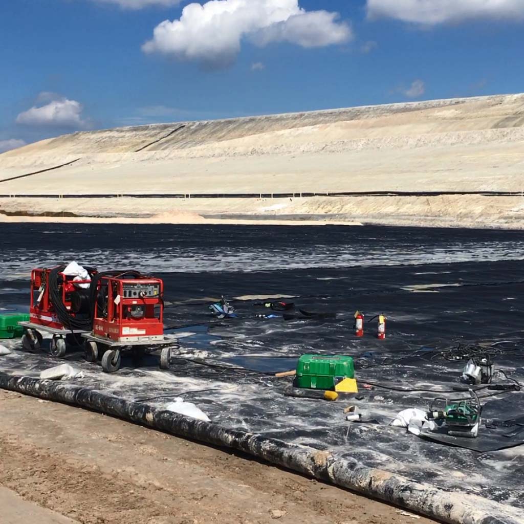 COMANCO's tweet photo. @COMANCO Making Progress On #CoolingPond #Expansion Project
SAFETY ★ QUALITY ★ SERVICE
#LinerInstall #BlackLiner
https://t.co/NneOkEzXYX https://t.co/qiFqW4tqtX