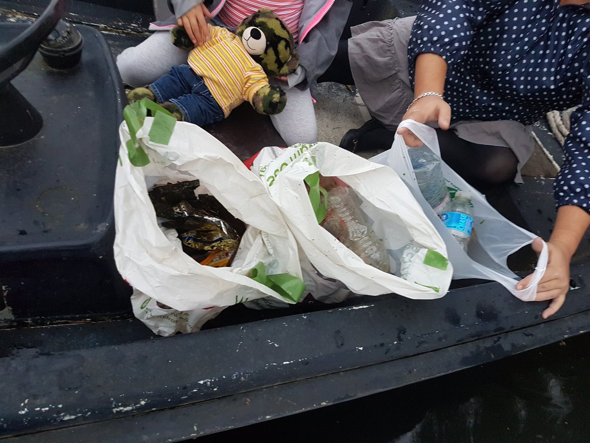 A very successful river clean up today! Thank you <a href="/henleymayor1/">Mayor-of-Henley</a> for your support and enthusiasm! <a href="/EnvAgency/">Environment Agency</a> <a href="/henleyherald/">henley herald</a> #cleanrivers