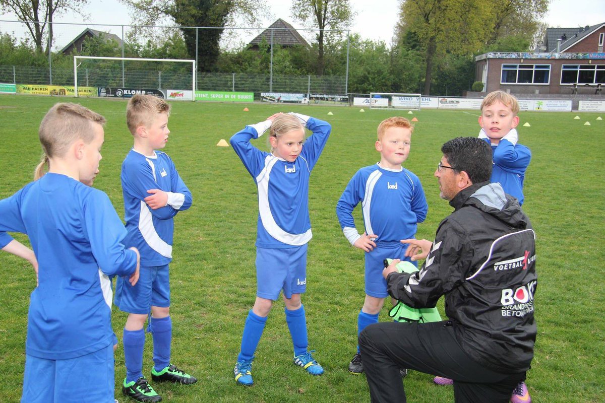 academievoetbal's tweet photo. AVA start op vr 22 sept van 18- 19 uur locatie Kilder tot O13jr Interesse en wil je voetbalhandelingen + en - bal leren geef je op zie FB https://t.co/J2VR32coRh