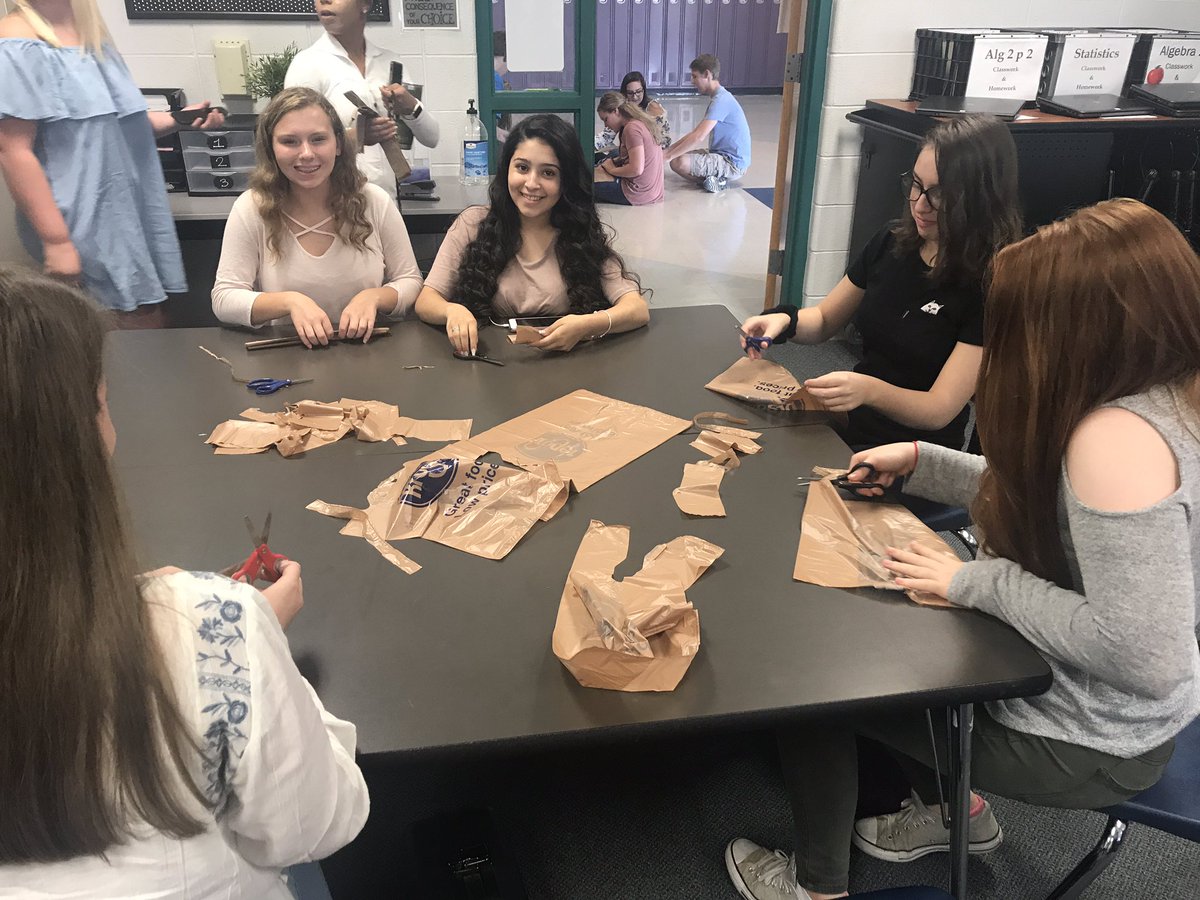 SplitterKeyClub's tweet image. Great turn out for the first meeting of the year! Hope to see all of you and more at the meeting next week!