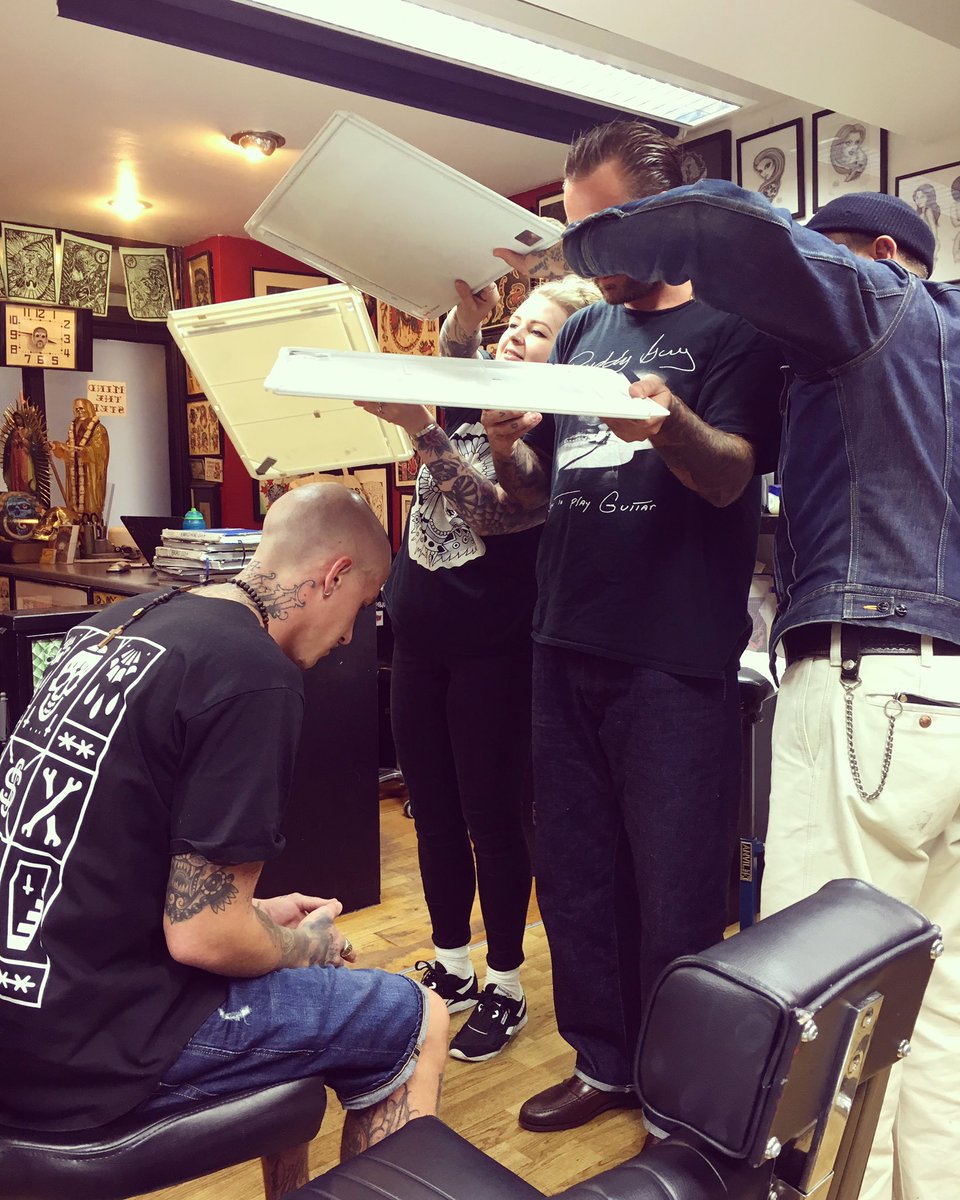 FrithStTattoo's tweet photo. Teamwork makes the dream work. #fstforever https://t.co/wBEh5bpocd
