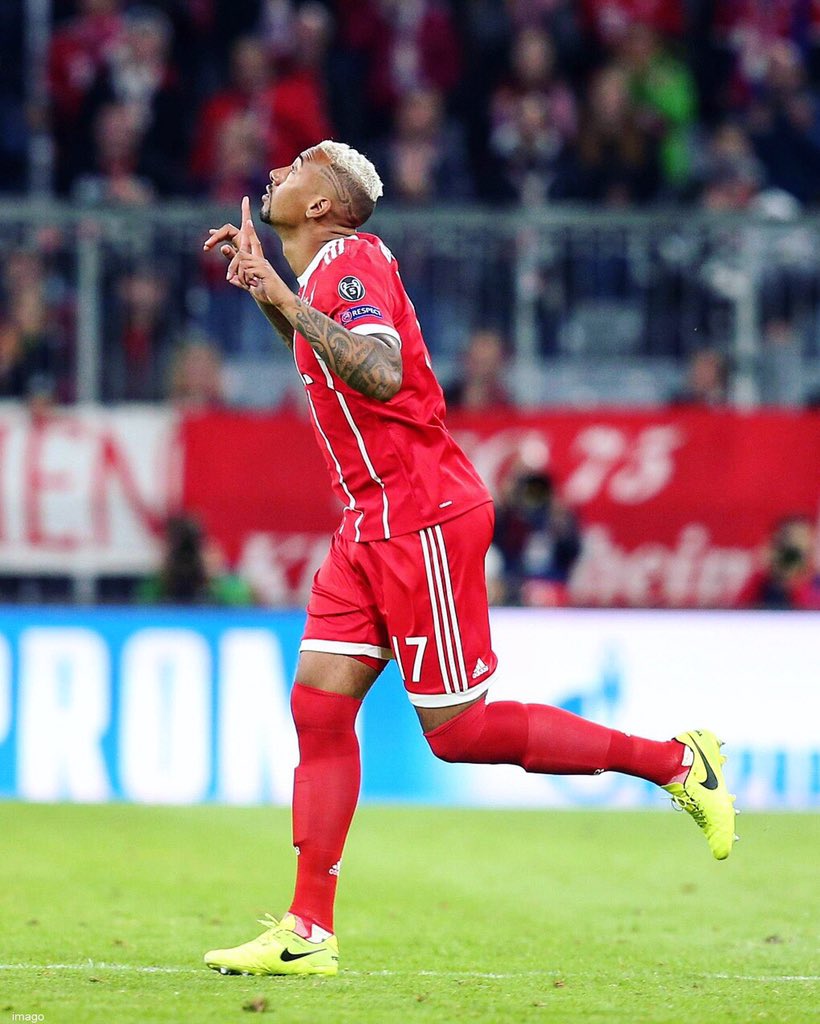 JeromeBoateng's tweet photo. Finally back at it 🙌🏾🔥 How I missed that feeling... 😎👌🏾 @championsleague #comeback #homewin #miasanmia #jb17 https://t.co/fvAPyrFkuH
