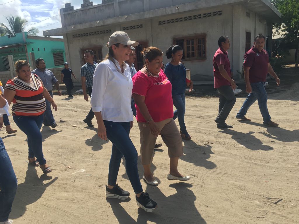 paula_hdz's tweet image. Acompañados por la Pdta. Municipal de #Suchiate C. Matilde Espinoza, realizamos recorrido para verificar las zonas afectadas #Soconusco