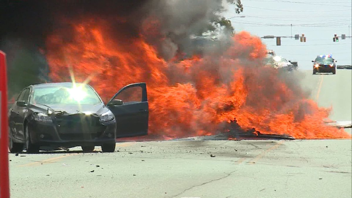 cwilliamsKSL's tweet image. Two people escaped injury after a fiery single-engine plane crash in Roy this afternoon: ksl.com/?sid=45777878&amp;amp;…-