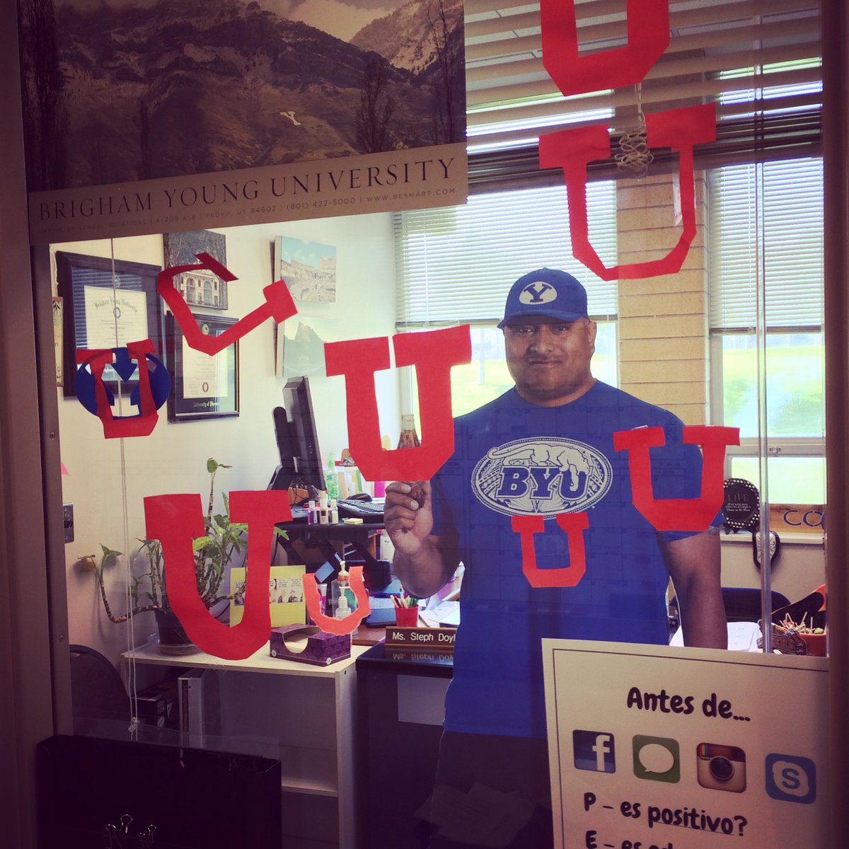 MathesonJrHigh's tweet photo. Ms. Doyle had an important visitor in her office today.... he wanted to talk about Saturday's game. 🤣 https://t.co/x6f5pk12AZ