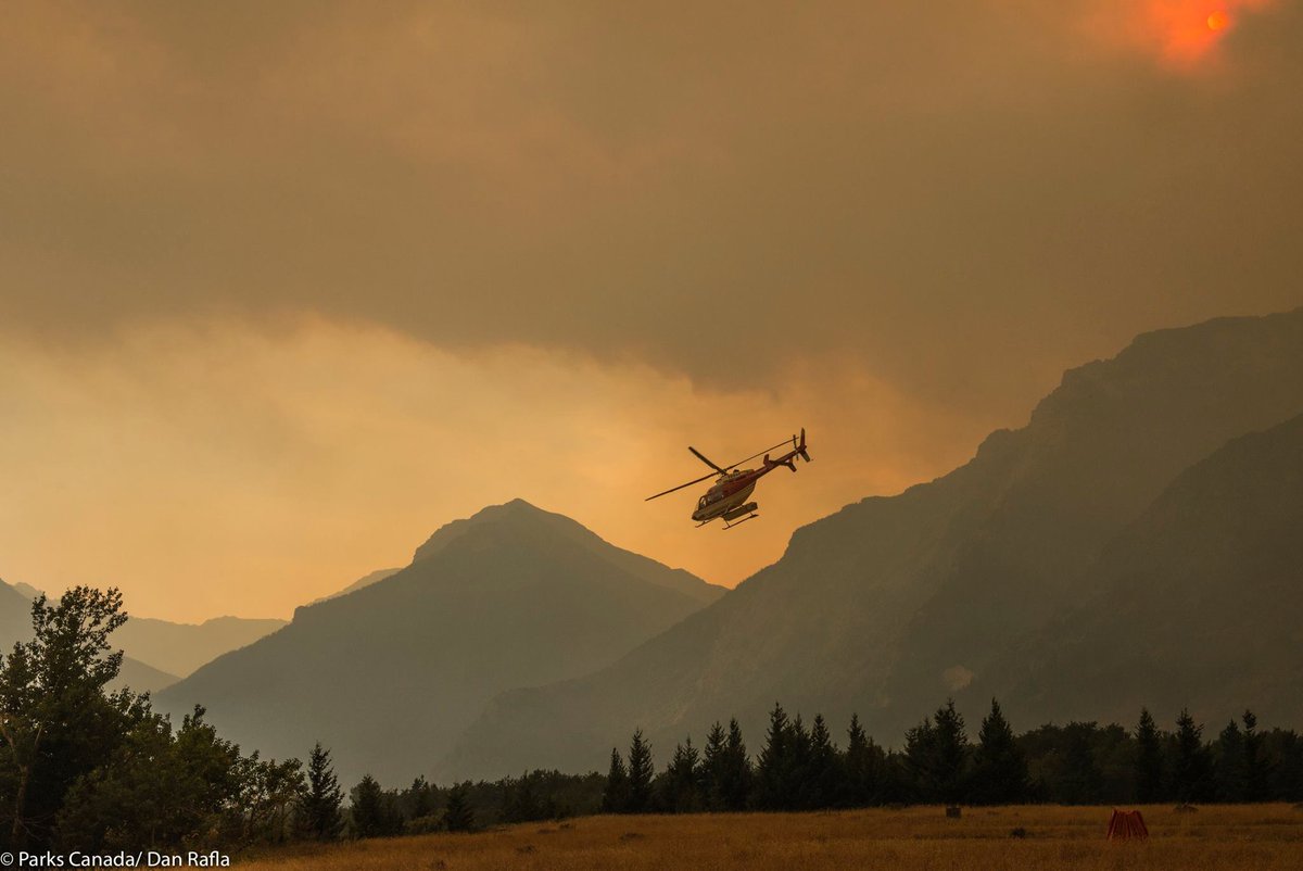 citynewscalgary's tweet photo. UPDATE: Waterton Lakes wildfire doubles in size | https://t.co/kT9RhelIkl #abfire #kenowfire https://t.co/pIyg0m07cm