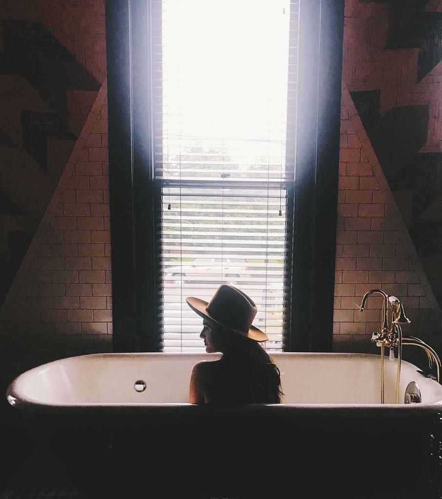 If I die young, bury me in my hat, lay me down on a bed at the <a href="/urbancowboybnb/">Urban Cowboy</a> ift.tt/2gZCdCs