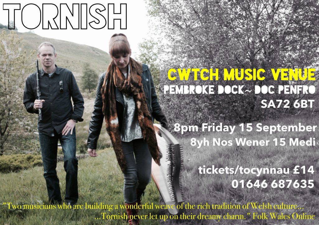Cyngerdd fach nos Wener yn Doc Penfro/A wee gig on Friday night in Pembroke Dock.