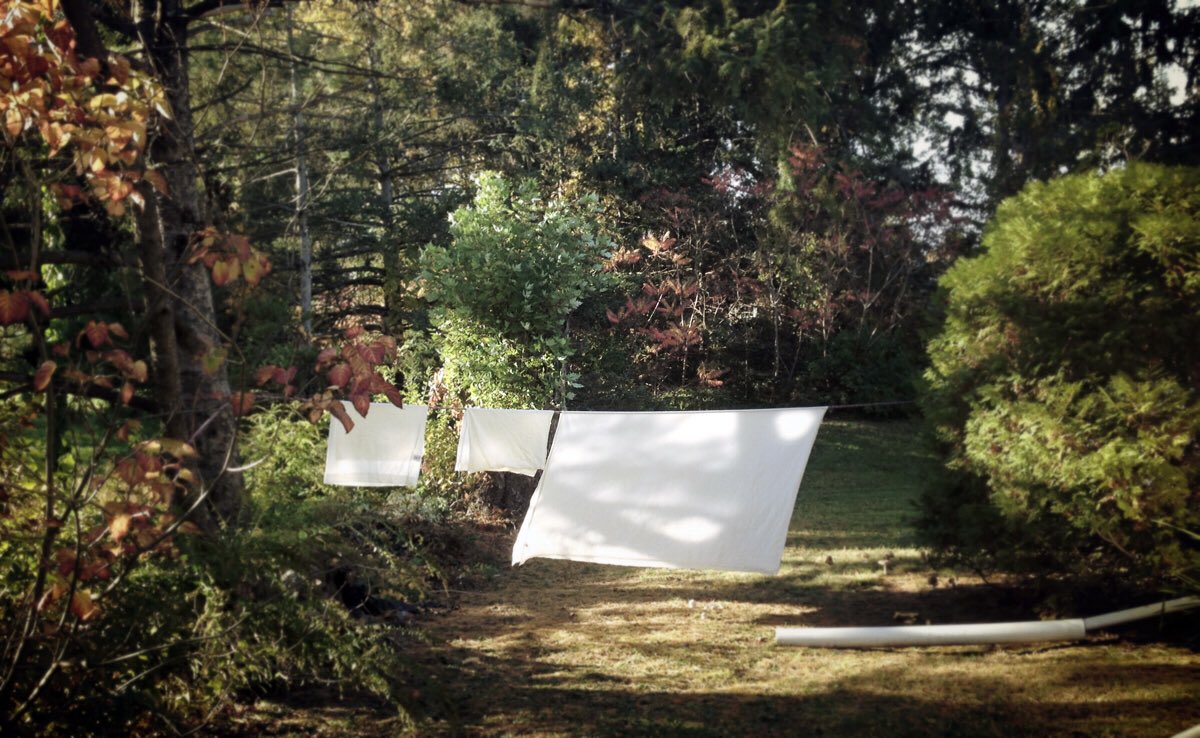 Oh what a beautiful sight! A line of fresh linen. #roughlinen