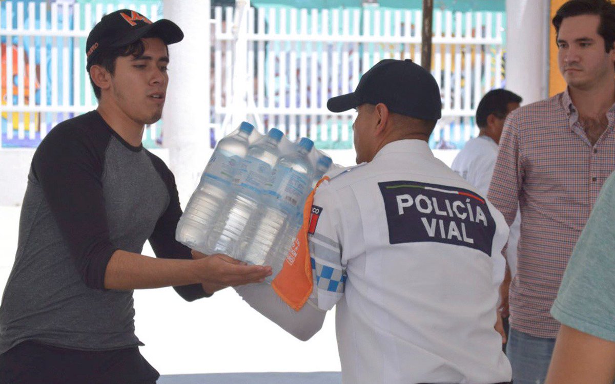 IvetteMurat's tweet photo. ¡Muchas gracias, Agua Purificada los Volcanes! Por las 144 toneladas de agua. 
Las familias las recibirán muy pronto. https://t.co/oz6uXvz2If