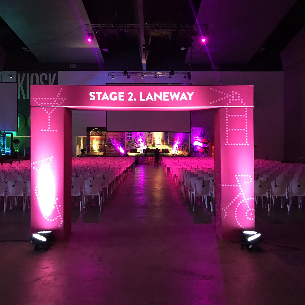 roddrury's tweet photo. #xerocon breakouts are amaze. 800 to each stage with a headphone on each chair 🎧 #silentdisco https://t.co/t9D5a0XCh7