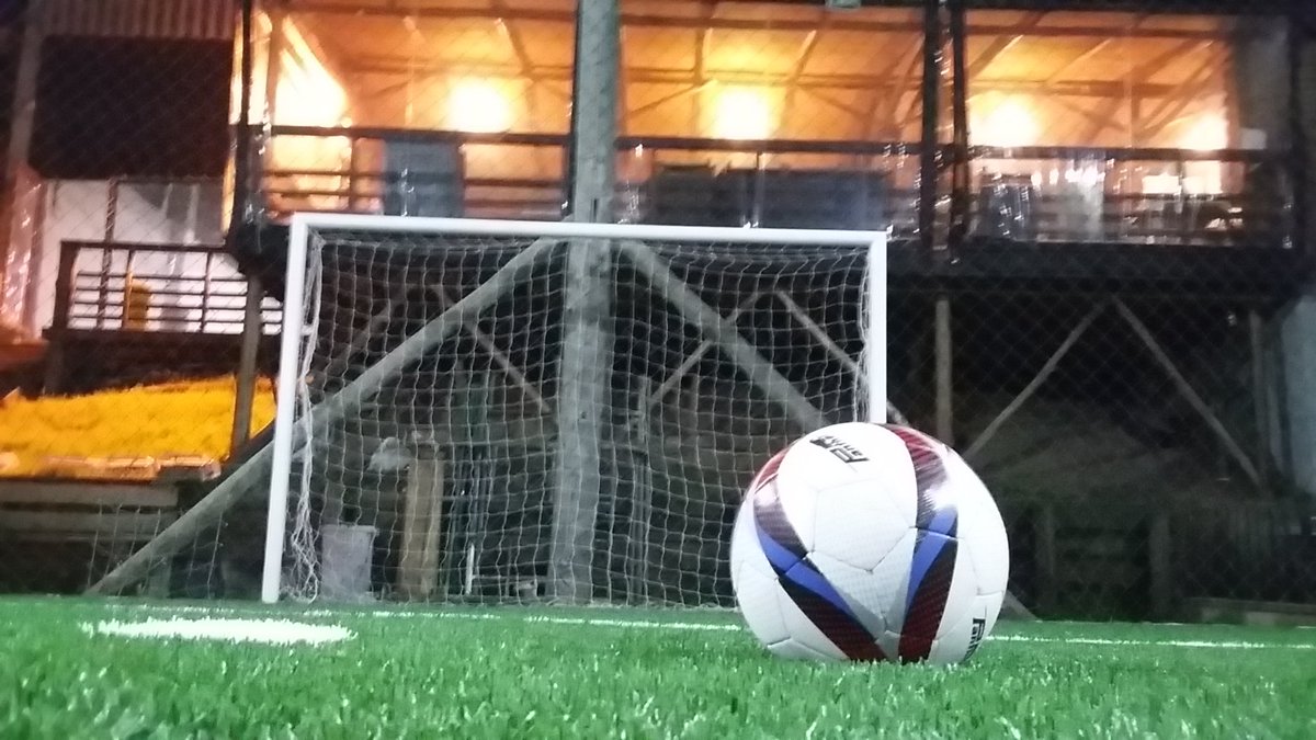 ElColosoF5's tweet image. Noche ideal para divertirse con amigos! ⚽⚽