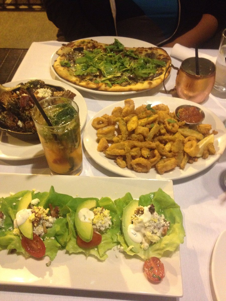 ShonetteCharles's tweet image. A feast for 4s...💗💚
#AKA1908 #LambdaUpsilon #Spr93 #Spr94 #sorors #friends #family #food #foodporn #foodie #nomnom #yum #dmv #dinner