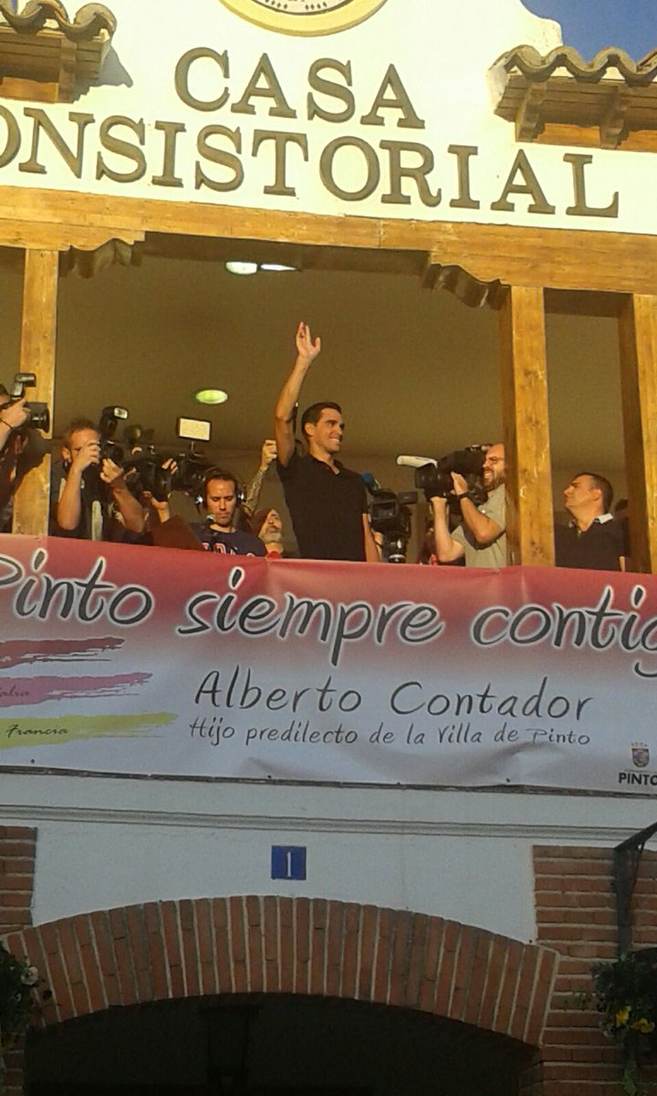 goconta's tweet photo. Afortunado de haber podido estar hoy en Pinto. Orgulloso de ti @albertocontador #GraciasAlberto #AlbertoUnAñoMas https://t.co/VXV64si6oD
