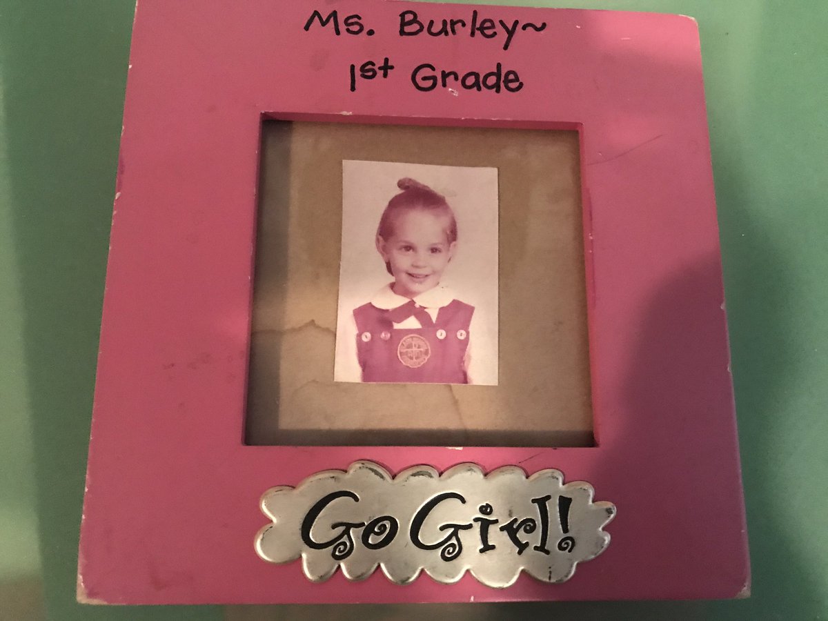 Peacelove1st's tweet photo. Day 7: 1st grade picture day: I assured my mother that I had NOT put my hair behind my ears!π€ #lestc @LockheedElem #didntknowshedgetacopy https://t.co/ZyXOSl1h74