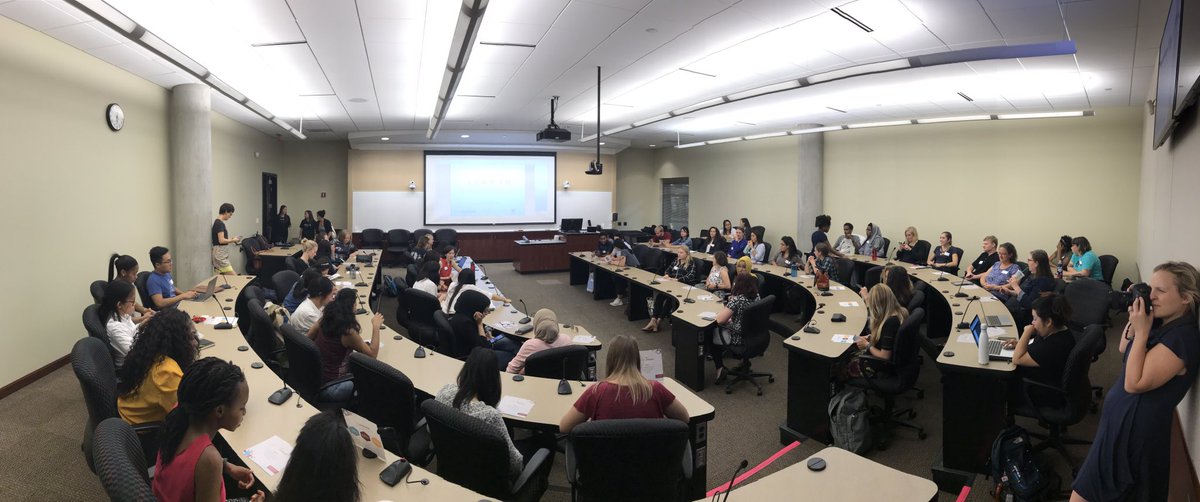 gravetimn's tweet image. It&apos;s a PACKED house at the @26LettersCo #DecodingTech event at @UMNews! @facebook @LinkedIn @LeanInOrg are all in the house!