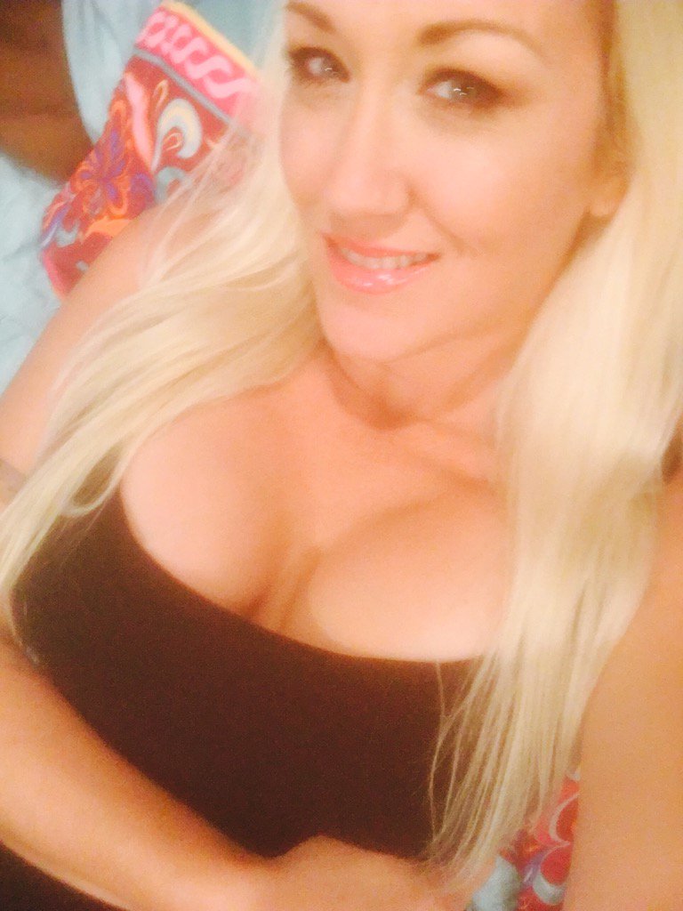 Jumping on @camsdotcom right now! Let's play https://t.co/qtZMquYja8 https://t.co/ldsCoNWGnw