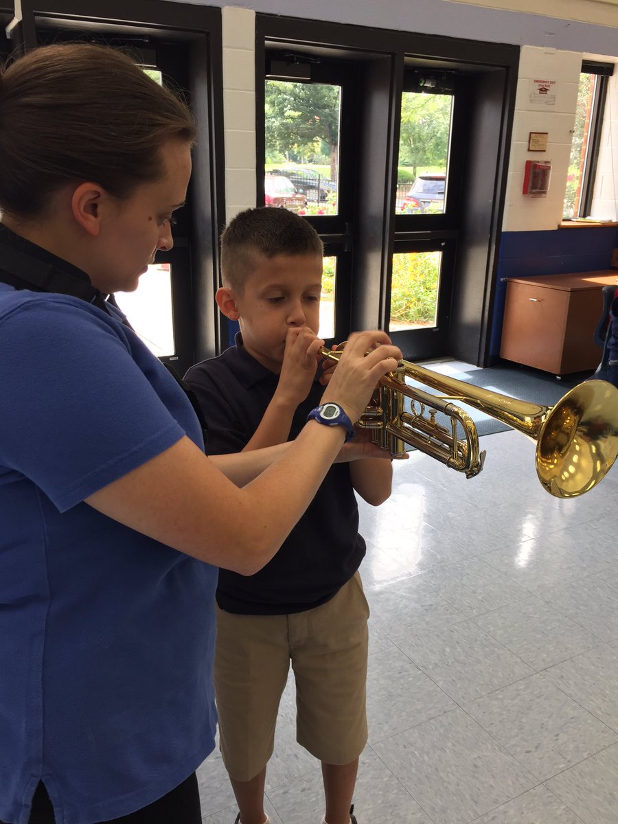 SMSCrusader's tweet photo. Ms. Weich lets them try out each instrument at the band demonstration today. #MusicianInTraining https://t.co/eLzPRanBzf