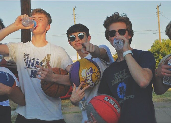 PrestonHannah22's tweet photo. IM FAMOUS NOW ๐๐ https://t.co/EJkFNrcm9w