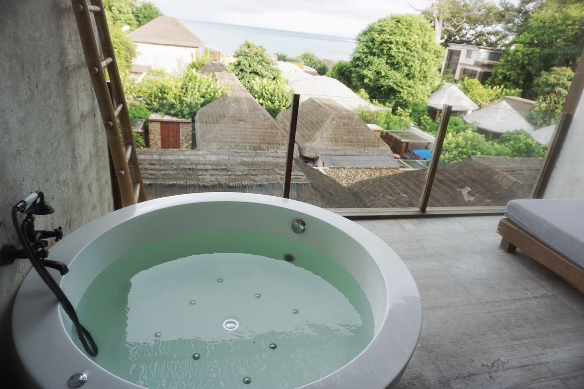 DragonPondz's tweet image. ชอบโรงแรมนี้ตรงที่ให้เราใช้ห้องได้ 24 ชม. เช็คอินเวลาไหนเช็คเอ้าได้เวลานั้น อาหารเช้ามาเสริฟได้ถึงห้อง แถมมุมถ่ายรูปเยอะมาก U Pattaya