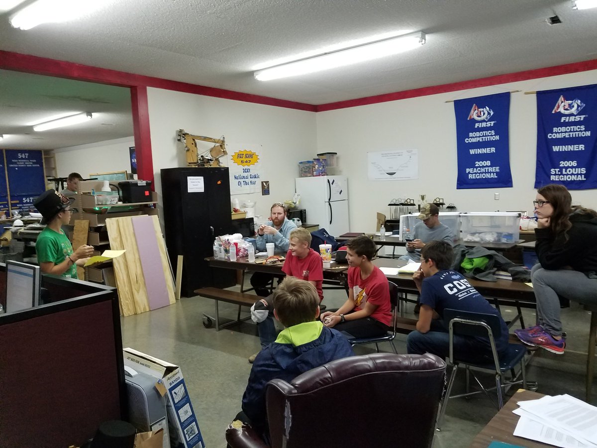 onelcrobotics's tweet photo. #OneLCRobotics is getting the job done! Board meeting time!!! https://t.co/3SHLD8XbFd