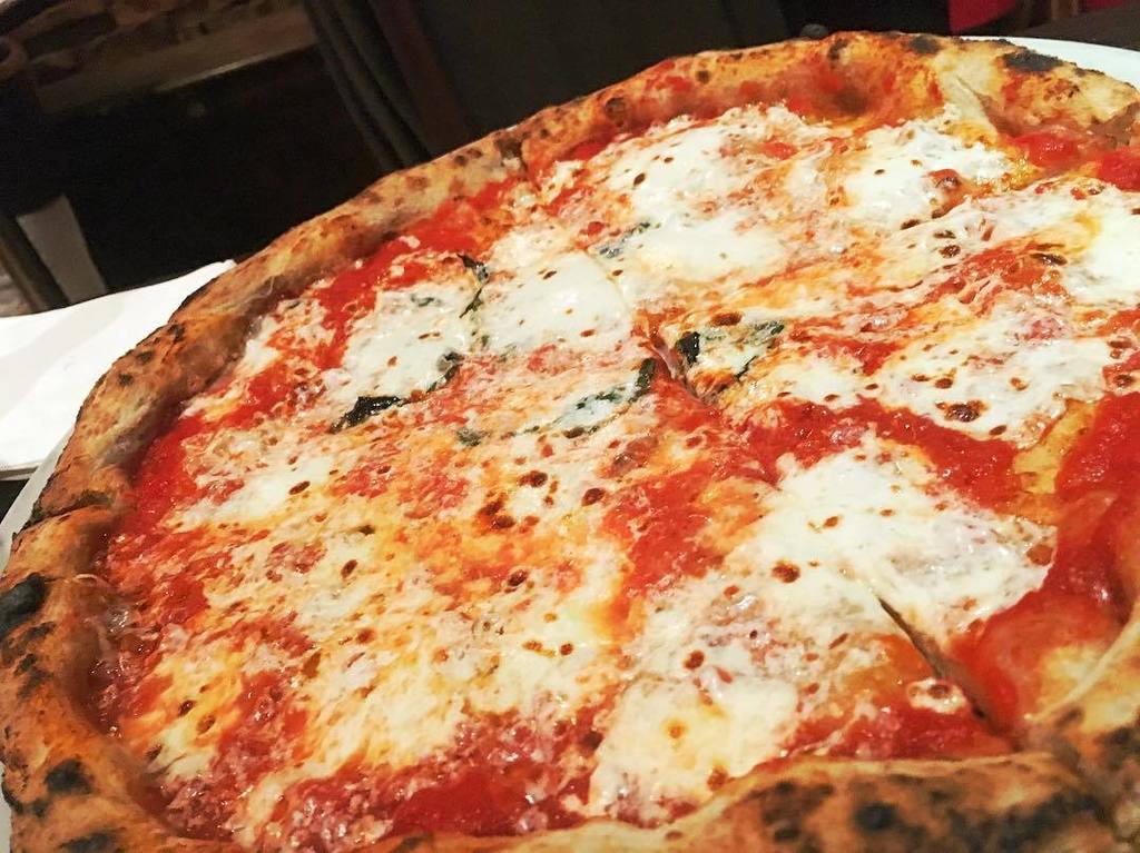 Pizza hour 🍕🍕🍕
.
.
.
.
.
#thincrust #bleecker #westvillage #nyc #nyceats #newyorkcity #nomnomnom #pizza #nycrestau… ift.tt/2wVWrmU