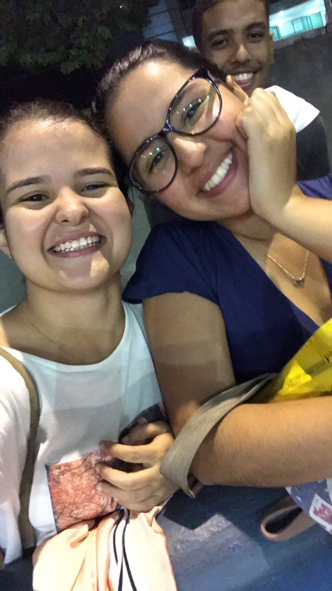 barreto4_jade's tweet photo. Te amooooo!❤️💛#ParaSempreCunhadas https://t.co/7iPdQS7dLN