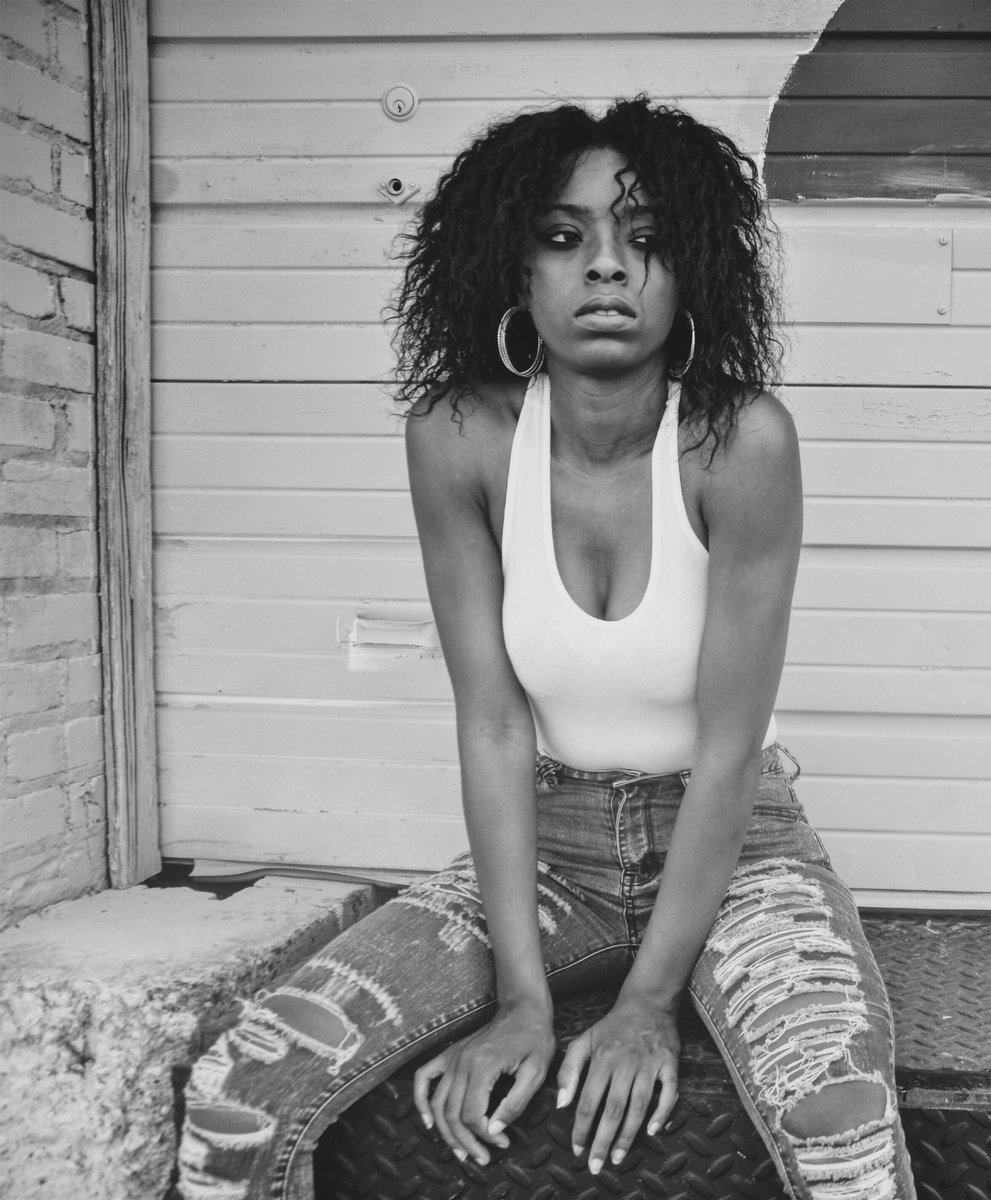 Flygerian43's tweet photo. Domo on the the block πΈ #Houston #downtown #vsco #Nike #mealnin #BlackGirlMagic #BlackGirlsRock #FromCalitoHtwn @domodidthat https://t.co/VmMIejvCCn