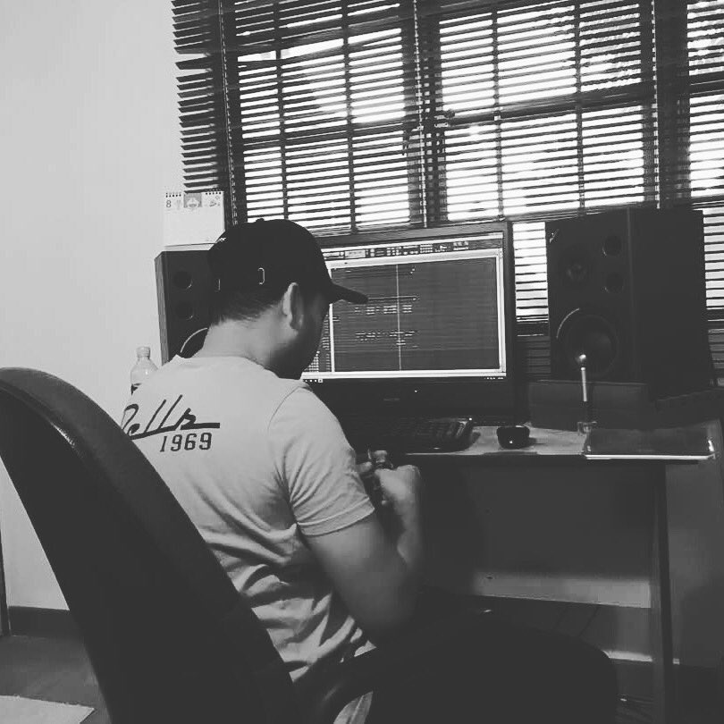 morning guys! nak lagu seterusnya ???!!! kami dalam proses recording terakhir untuk siapkan single kedua kami. So staayyy tunneeeeddd !!