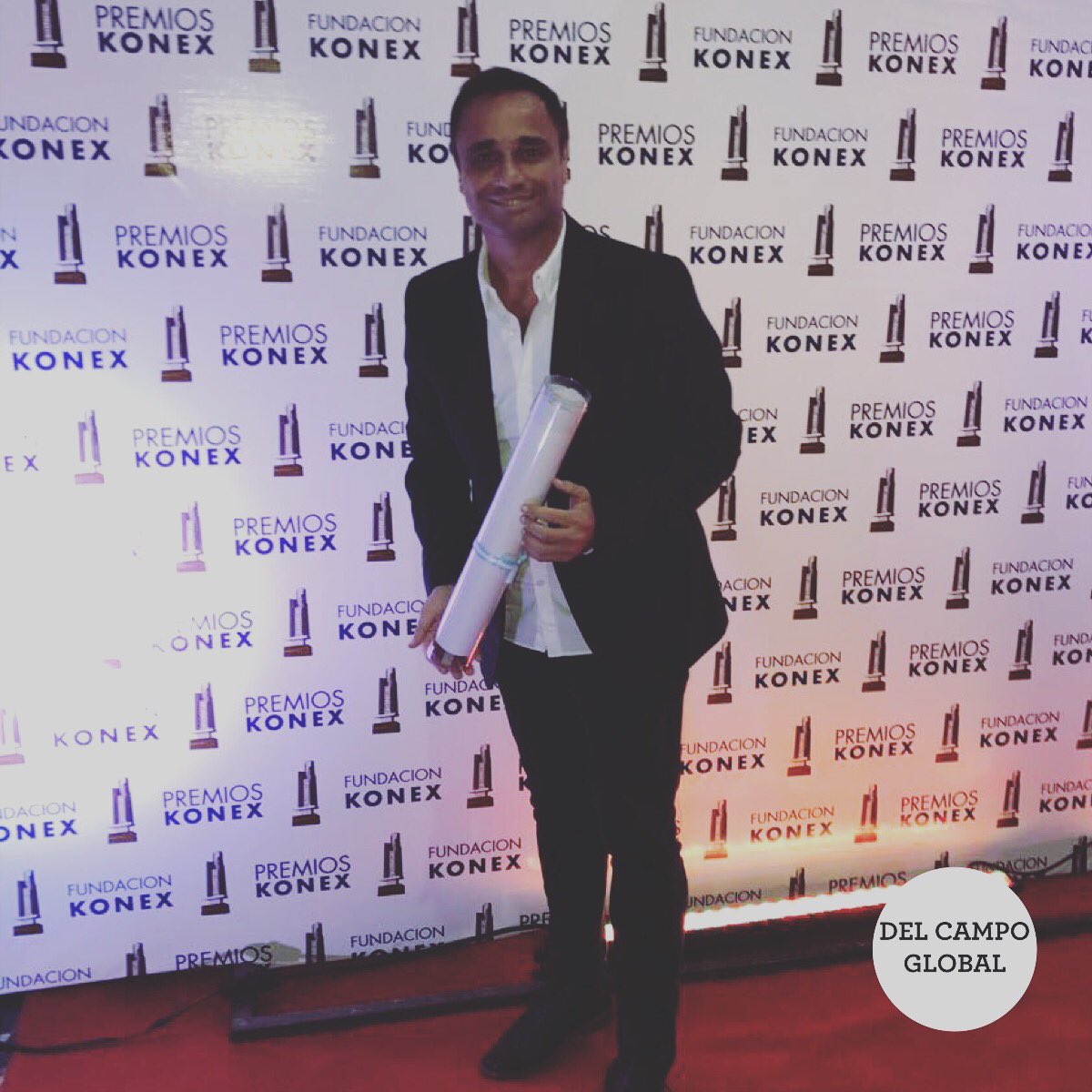 #HOY Pablo del Campo recibiendo su distincion #PremiosKonex2017