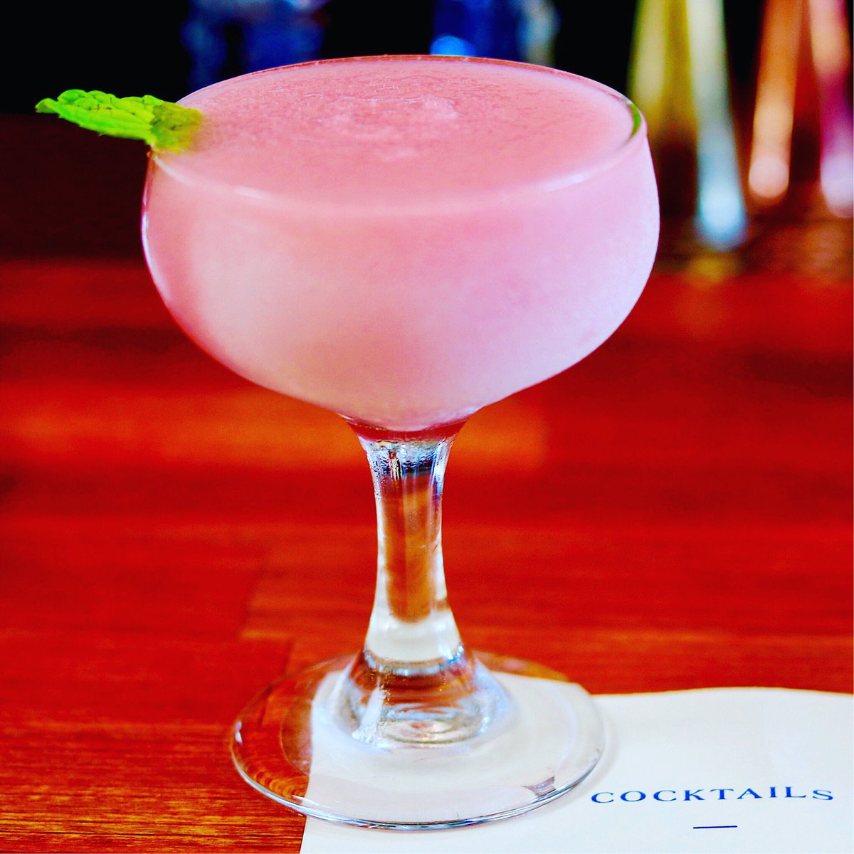 In addition to being TBOT's pick 4 #1 lobster roll in LA, @eatatsawyer also has a tasty cocktail called the Froze'👉🏾goo.gl/LtiiV1