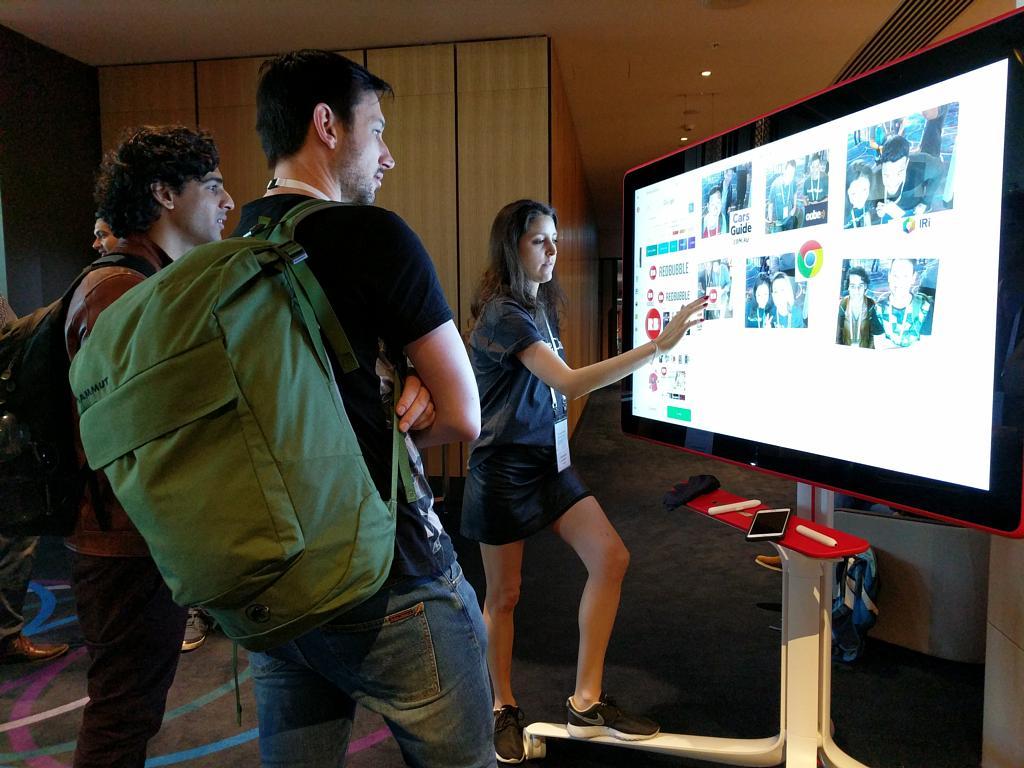 StephanMeyn's tweet image. Come to the expo  area to learn about the cool Jamboard.
No more fiddling with eraser fluid to clean the whiteboard #GoogleCloudSummit