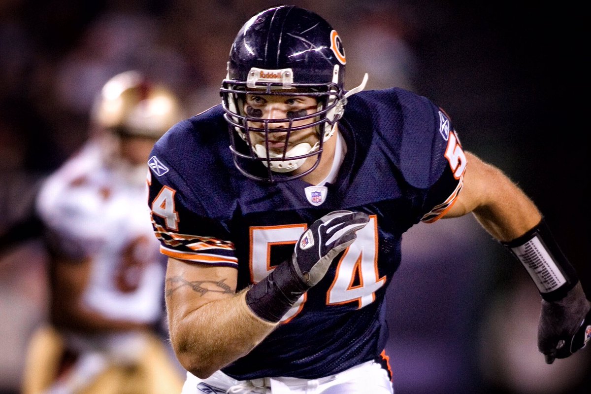 ChicagoBears's tweet image. In his first year of eligibility Brian Urlacher has been nominated for the 2018 Pro Football Hall of Fame class.

Congrats, @BUrlacher54!