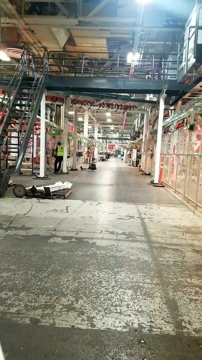 Tweetermeyer's tweet photo. Finally, pictures of Model 3 assembly from Tesla's Fremont plant... 😬 https://t.co/71aO6xpLMr