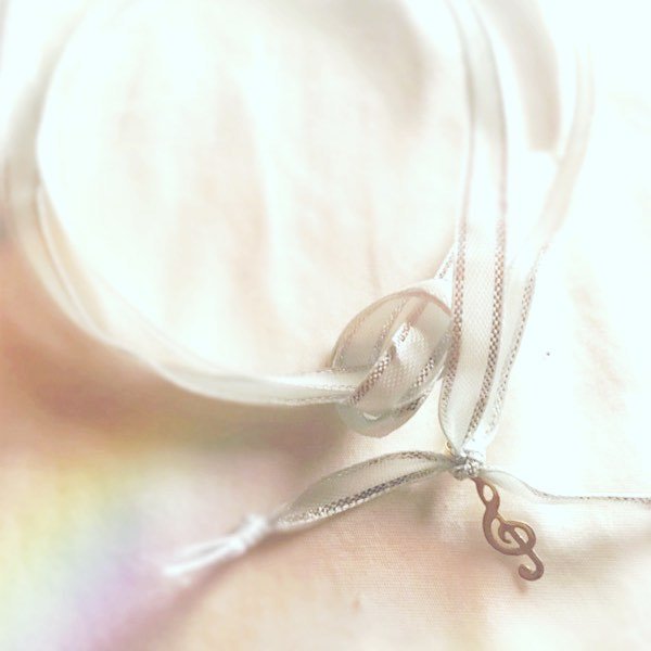 DancerEmmanuel's tweet image. Always musical 🎼#music #trebleclef #necklace #madeitmyself #passion ift.tt/2wW6rwI